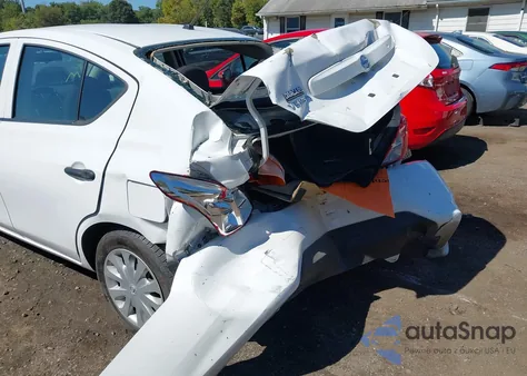 2016 Nissan Versa 1.6 S z USA, uszkodzony, nr VIN 3N1CN7APXGL858305